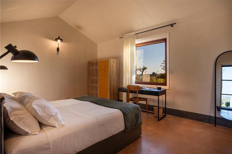4 bedroom villa with pool near Noto, sleeps 8