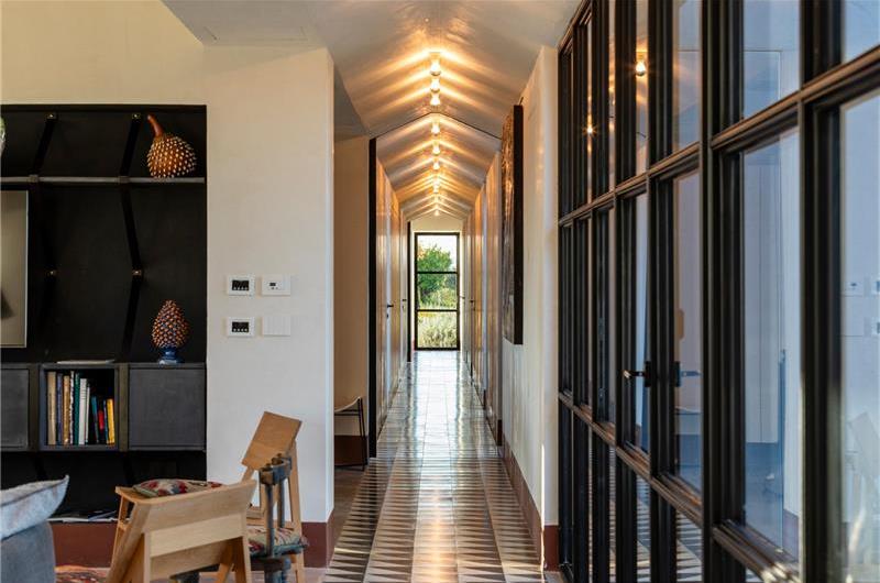 4 bedroom villa with pool near Noto, sleeps 8