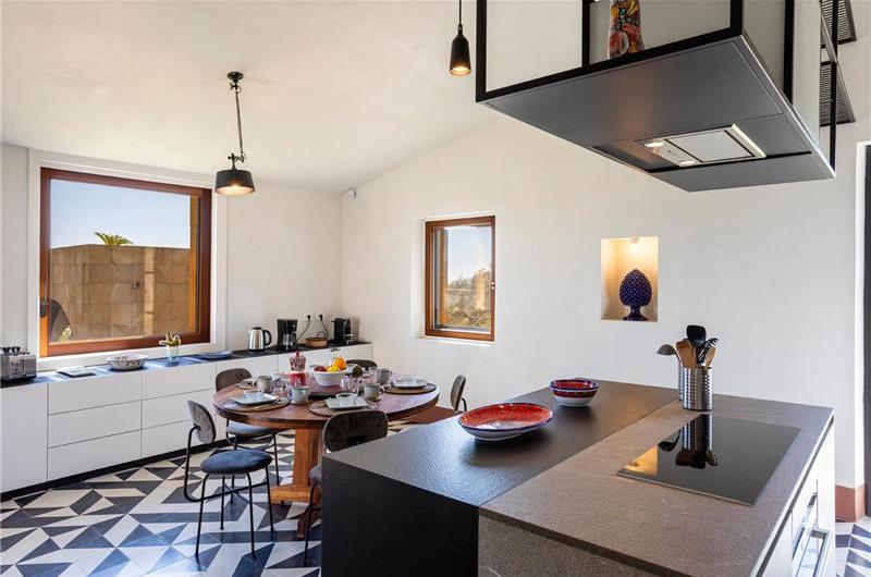 4 bedroom villa with pool near Noto, sleeps 8
