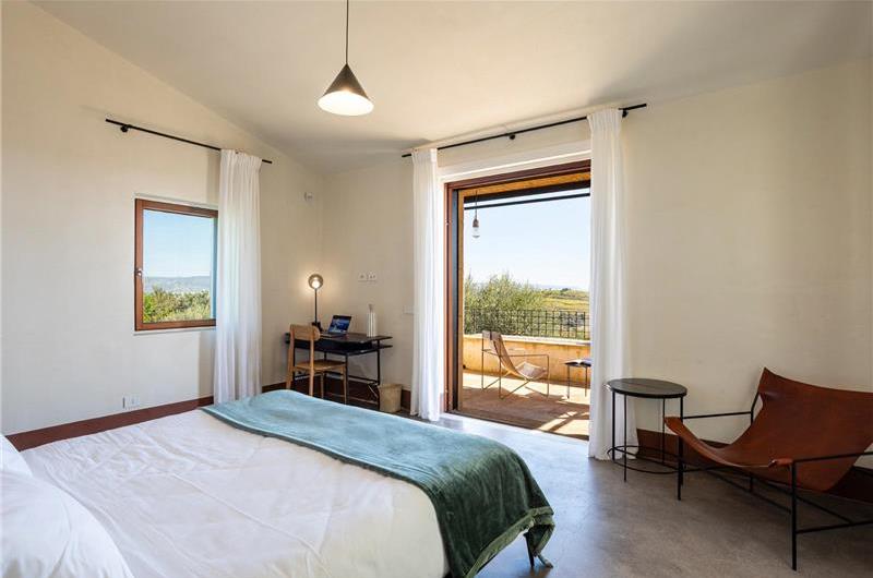 4 bedroom villa with pool near Noto, sleeps 8