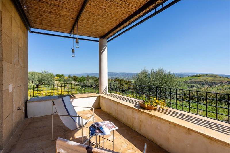 4 bedroom villa with pool near Noto, sleeps 8