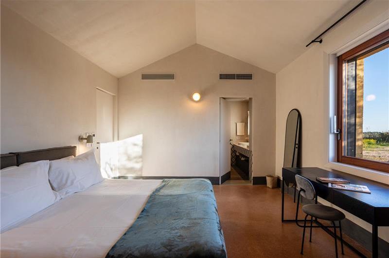 4 bedroom villa with pool near Noto, sleeps 8