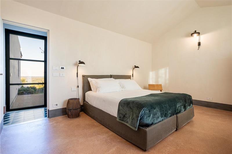4 bedroom villa with pool near Noto, sleeps 8