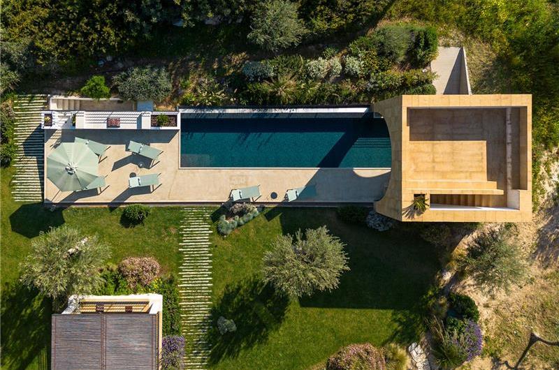 4 bedroom villa with pool near Noto, sleeps 8