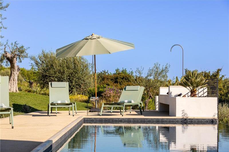 4 bedroom villa with pool near Noto, sleeps 8
