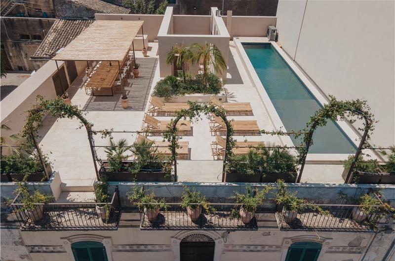 3 bedroom villa with heated pool in Noto, sleeps 6
