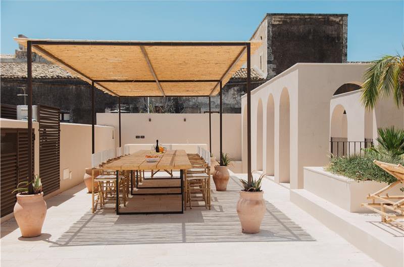 3 bedroom villa with heated pool in Noto, sleeps 6