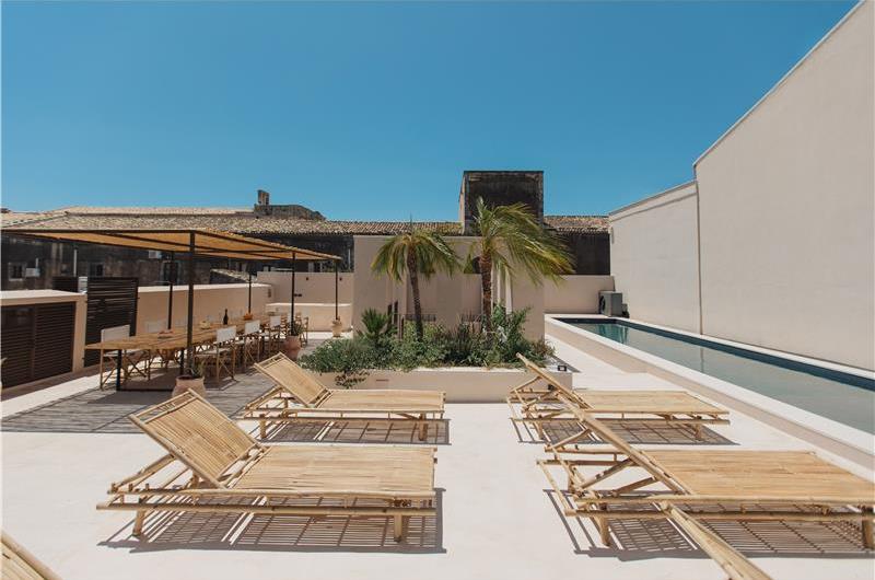 3 bedroom villa with heated pool in Noto, sleeps 6