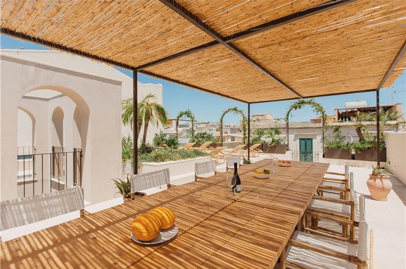 3 bedroom villa with heated pool in Noto, sleeps 6
