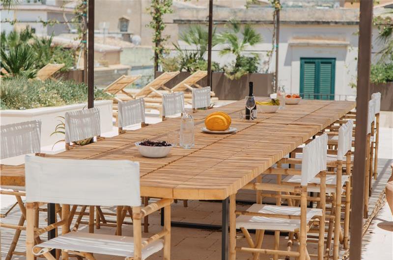 3 bedroom villa with heated pool in Noto, sleeps 6