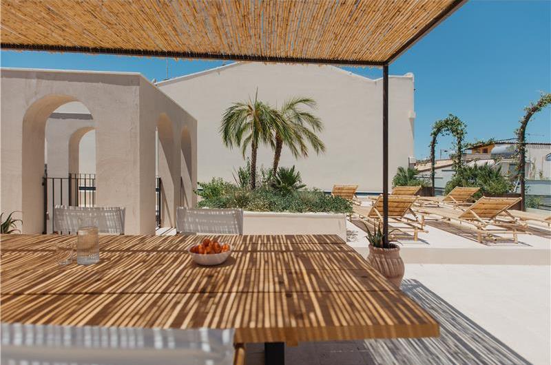 3 bedroom villa with heated pool in Noto, sleeps 6