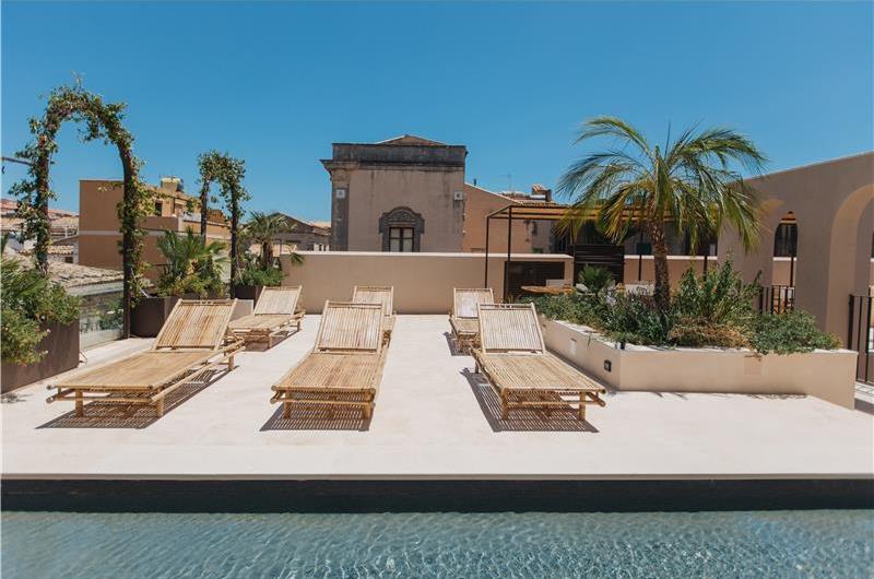 3 bedroom villa with heated pool in Noto, sleeps 6