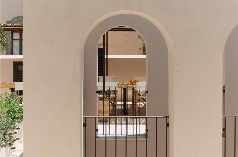 3 bedroom villa with heated pool in Noto, sleeps 6