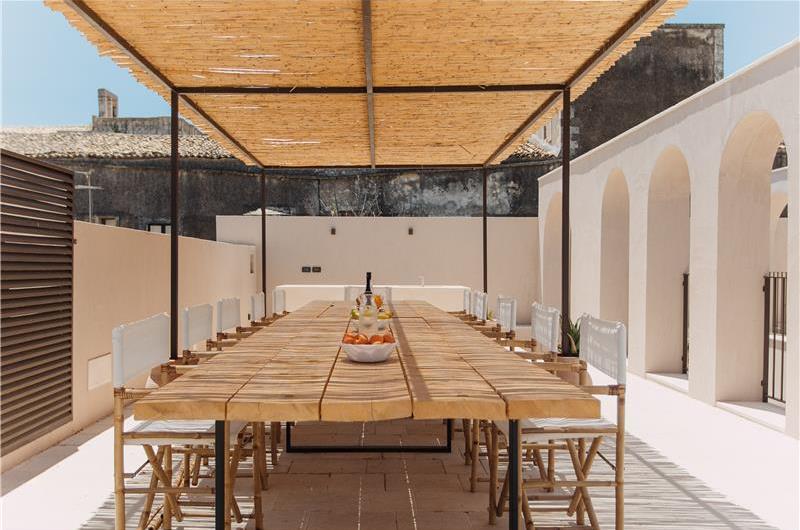 3 bedroom villa with heated pool in Noto, sleeps 6