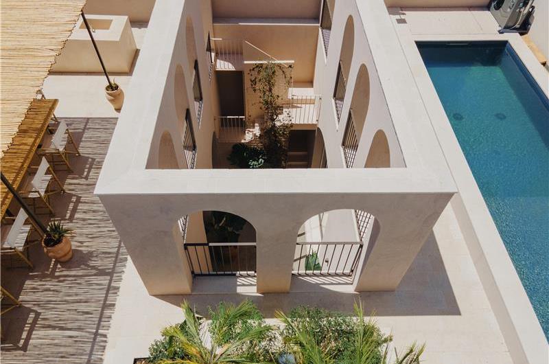 3 bedroom villa with heated pool in Noto, sleeps 6
