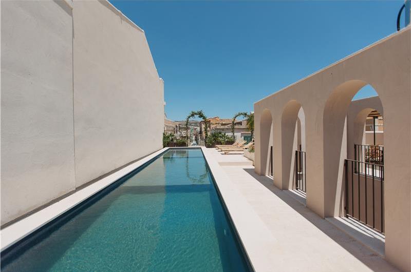 3 bedroom villa with heated pool in Noto, sleeps 6