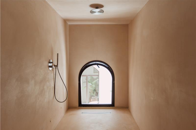 3 bedroom villa with heated pool in Noto, sleeps 6