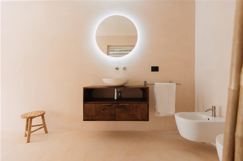 3 bedroom villa with heated pool in Noto, sleeps 6