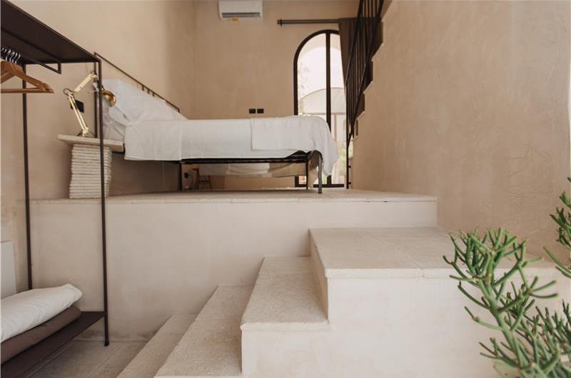 3 bedroom villa with heated pool in Noto, sleeps 6