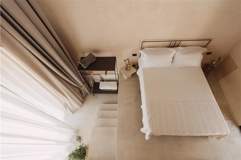 3 bedroom villa with heated pool in Noto, sleeps 6