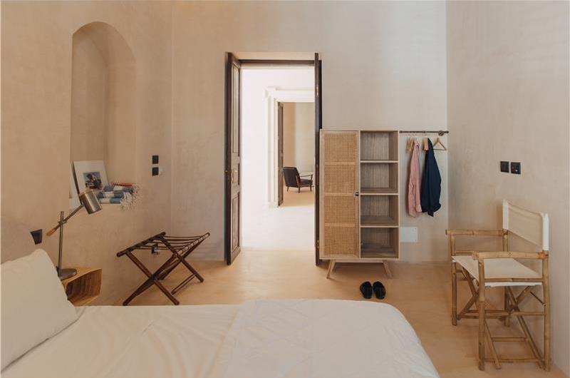 3 bedroom villa with heated pool in Noto, sleeps 6
