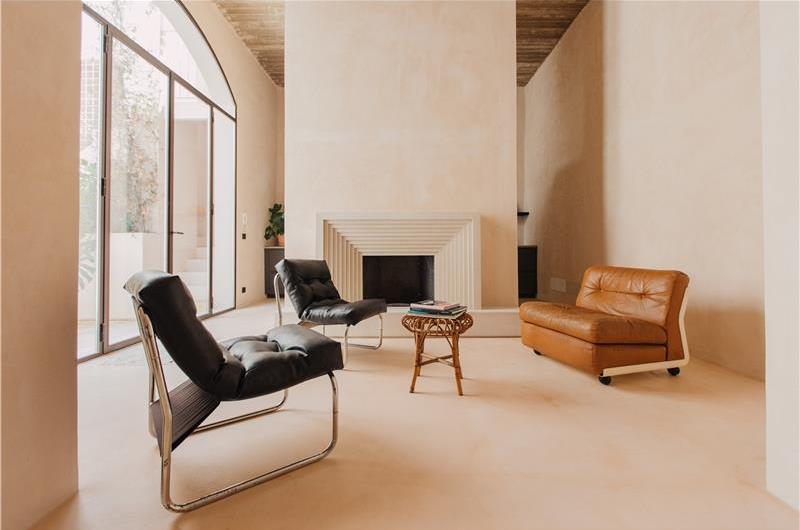 3 bedroom villa with heated pool in Noto, sleeps 6