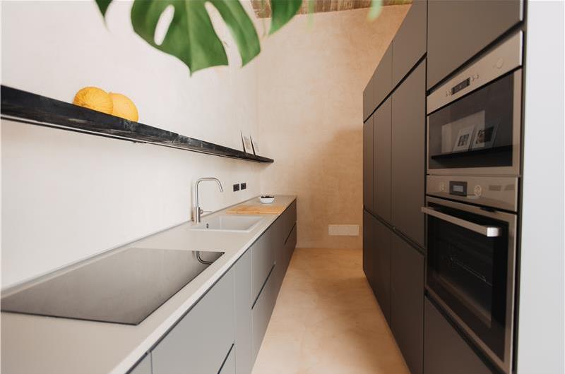 3 bedroom villa with heated pool in Noto, sleeps 6