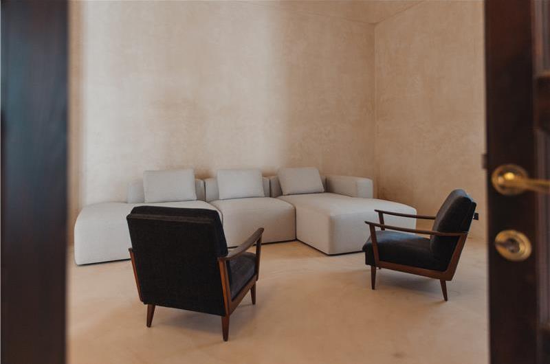 3 bedroom villa with heated pool in Noto, sleeps 6