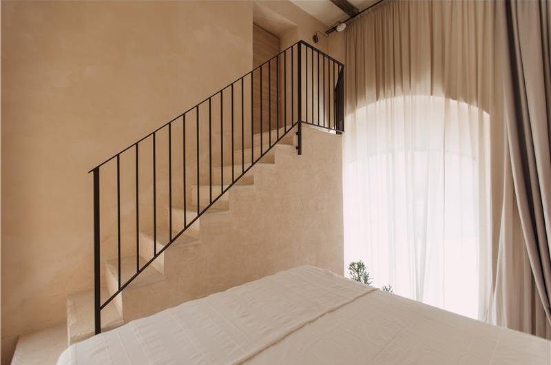 3 bedroom villa with heated pool in Noto, sleeps 6