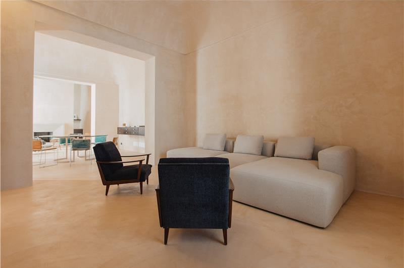 3 bedroom villa with heated pool in Noto, sleeps 6