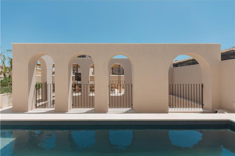 3 bedroom villa with heated pool in Noto, sleeps 6