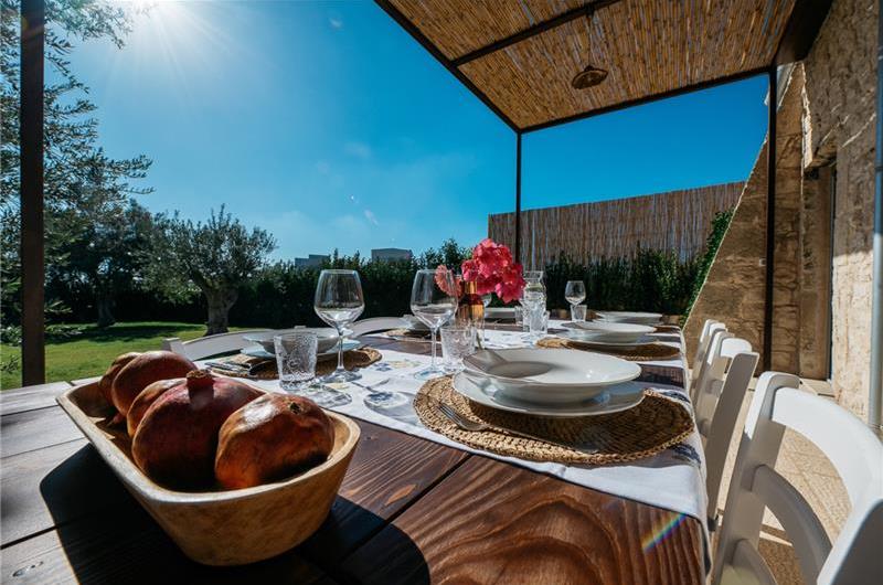 6 bedroom villa with heated pool in Modica, sleeps 18