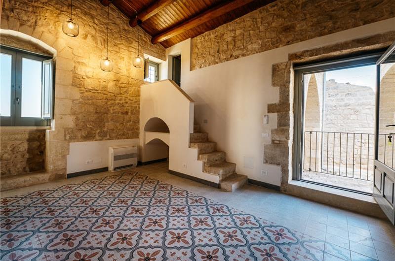  6 bedroom villa with heated pool in Modica, sleeps 18