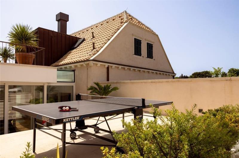 Luxury 7 Bedroom Villa with Heated Pool, Gym, Sauna, Jacuzzi and Sea Views in Dubrovnik, Sleeps 12-14