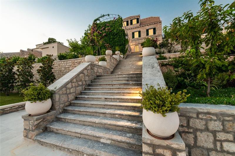 Luxury 7 Bedroom Villa with Heated Pool, Gym, Sauna, Jacuzzi and Sea Views in Dubrovnik, Sleeps 12-14
