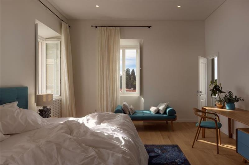 Luxury 7 Bedroom Villa with Heated Pool, Gym, Sauna, Jacuzzi and Sea Views in Dubrovnik, Sleeps 12-14
