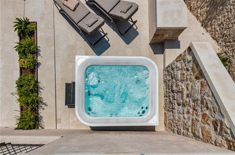 Luxury 7 Bedroom Villa with Heated Pool, Gym, Sauna, Jacuzzi and Sea Views in Dubrovnik, Sleeps 12-14