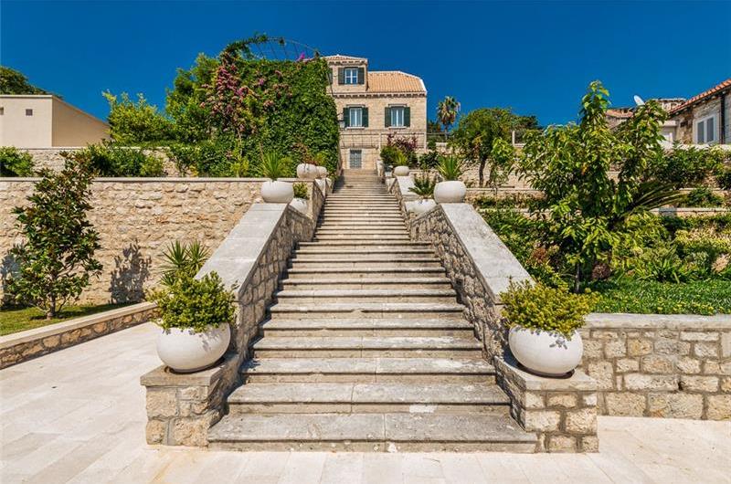 Luxury 7 Bedroom Villa with Heated Pool, Gym, Sauna, Jacuzzi and Sea Views in Dubrovnik, Sleeps 12-14