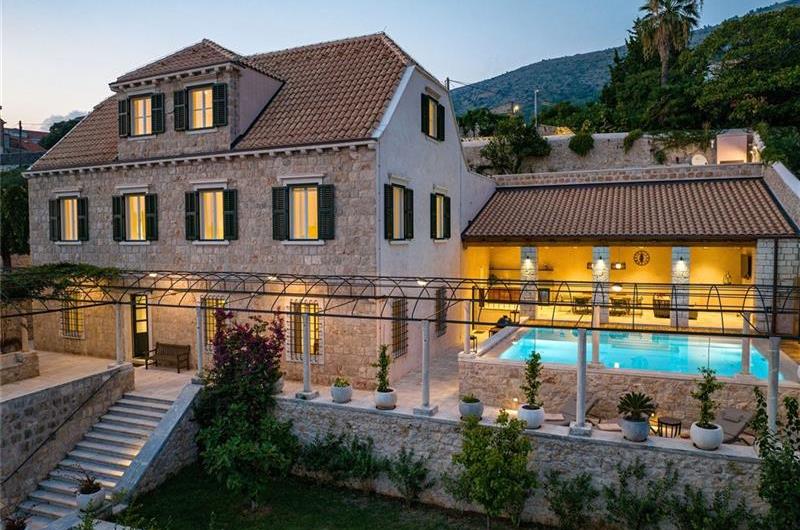 Luxury 7 Bedroom Villa with Heated Pool, Gym, Sauna, Jacuzzi and Sea Views in Dubrovnik, Sleeps 12-14